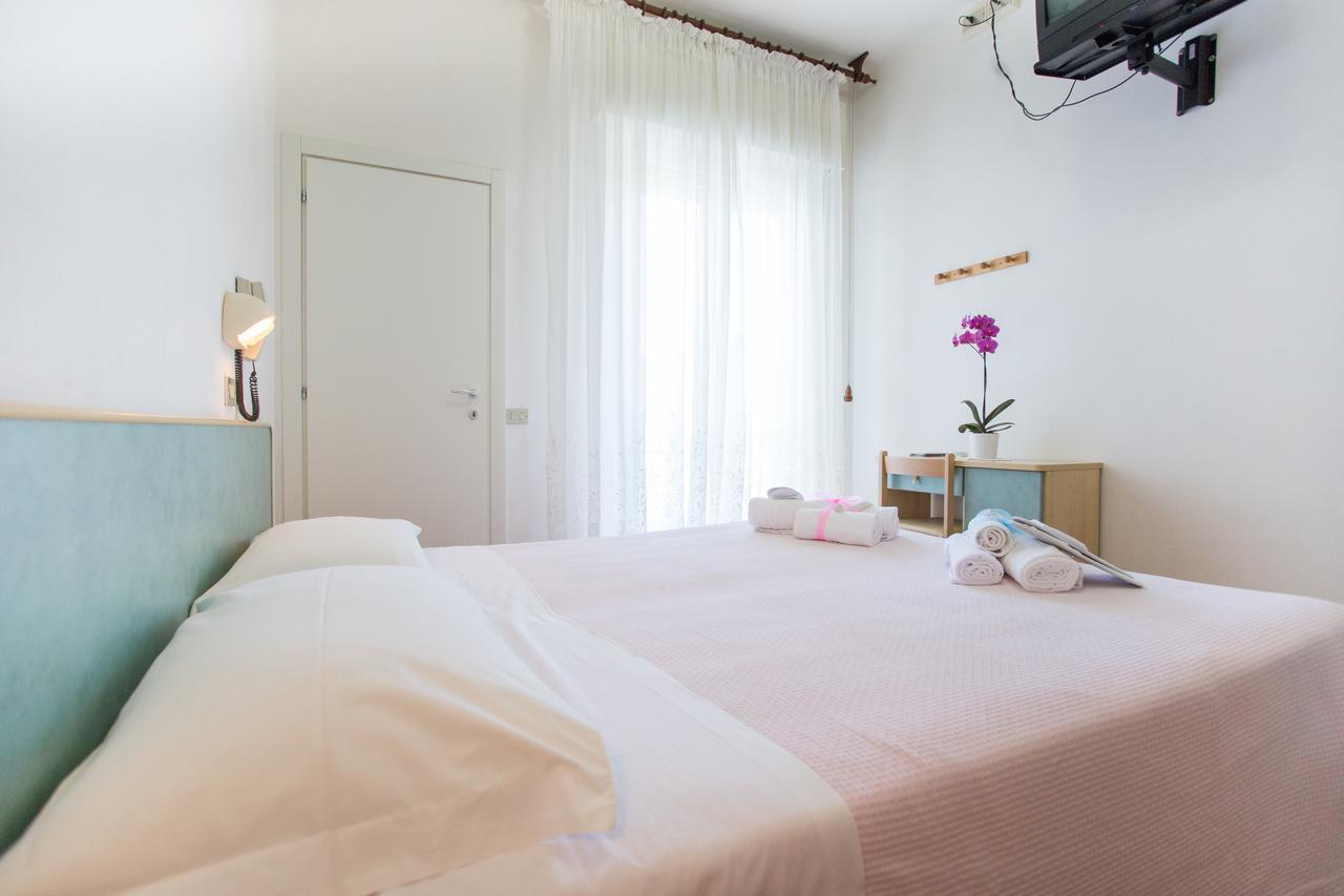 Hotel Villa Vera Rimini Exterior photo