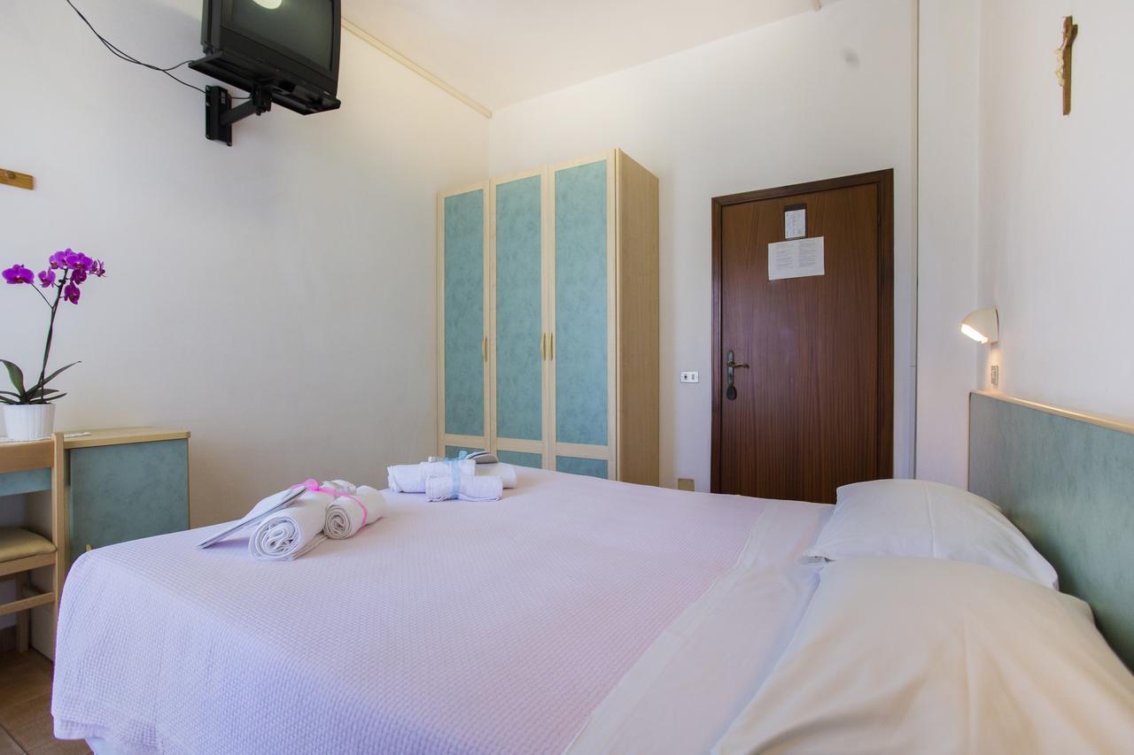 Hotel Villa Vera Rimini Exterior photo