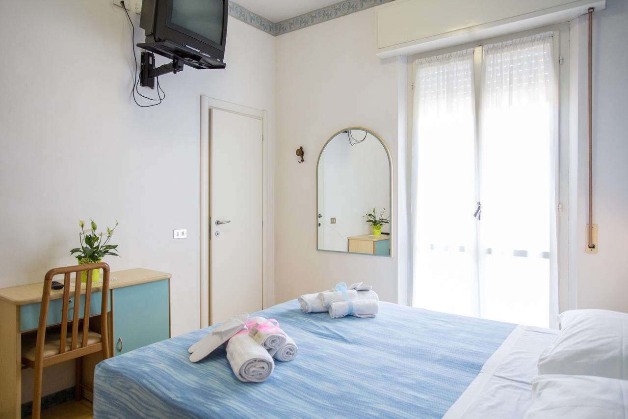 Hotel Villa Vera Rimini Exterior photo